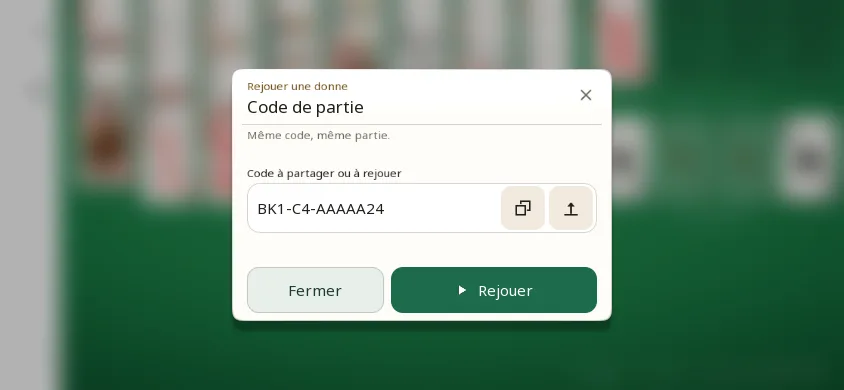 Panneau Rejouer une donne de l’app, au-dessus du plateau flouté : le code de la partie en cours, BK1-C4-AAAAA24, avec les boutons copier et coller, Fermer et Rejouer.